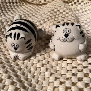 Pier1 Cat salt and pepper shakers in great condition